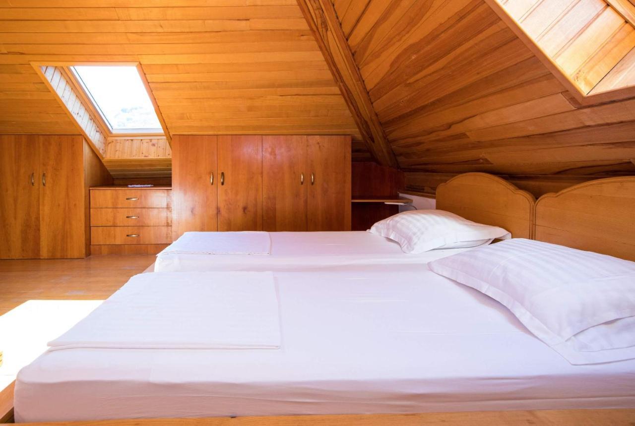 Guest House J&J Zaton  Buitenkant foto